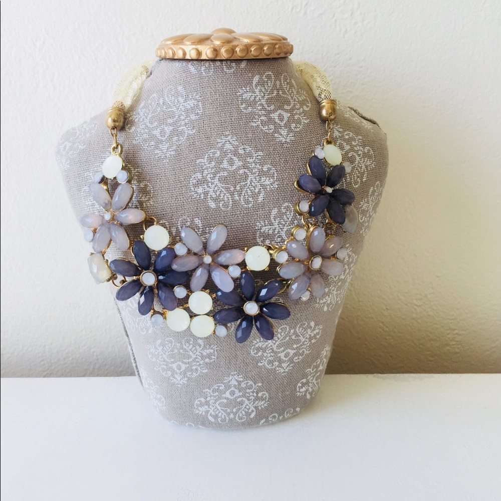 Flower design statement necklase